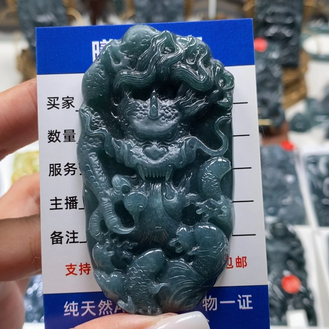 翡翠未镶嵌颈饰金**马