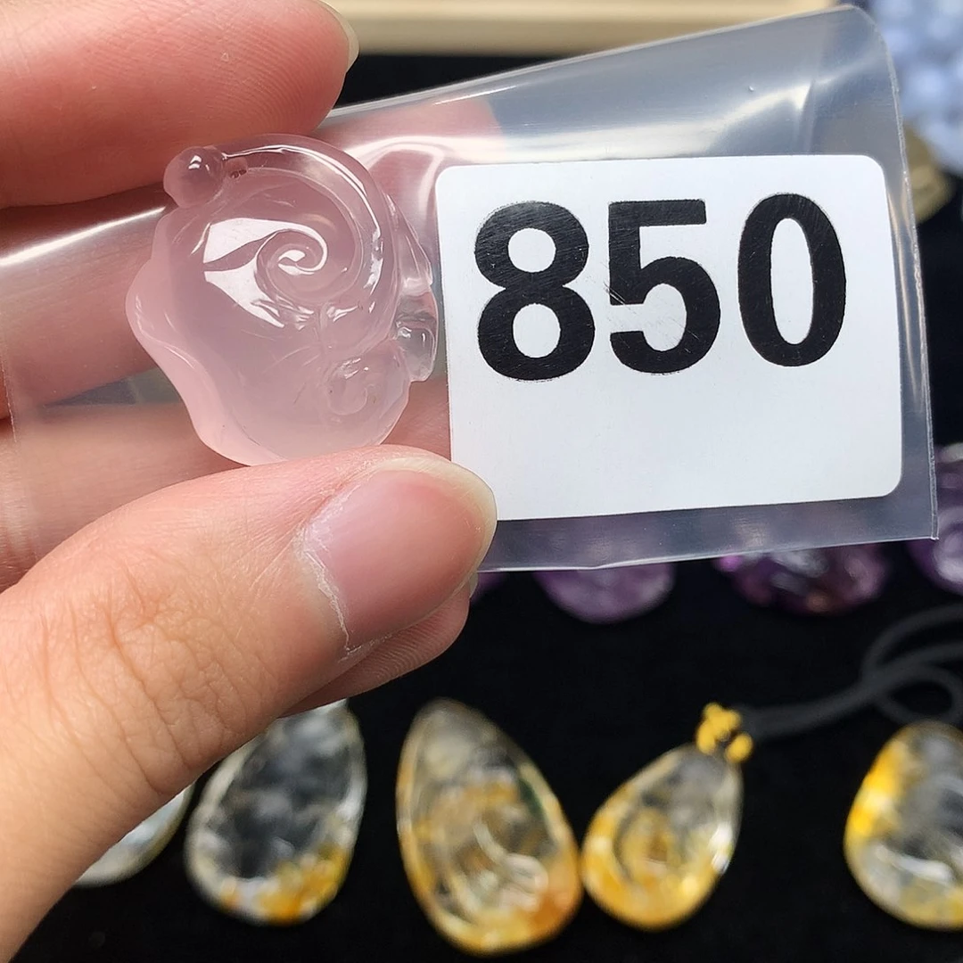 未镶嵌颈饰水晶吊坠