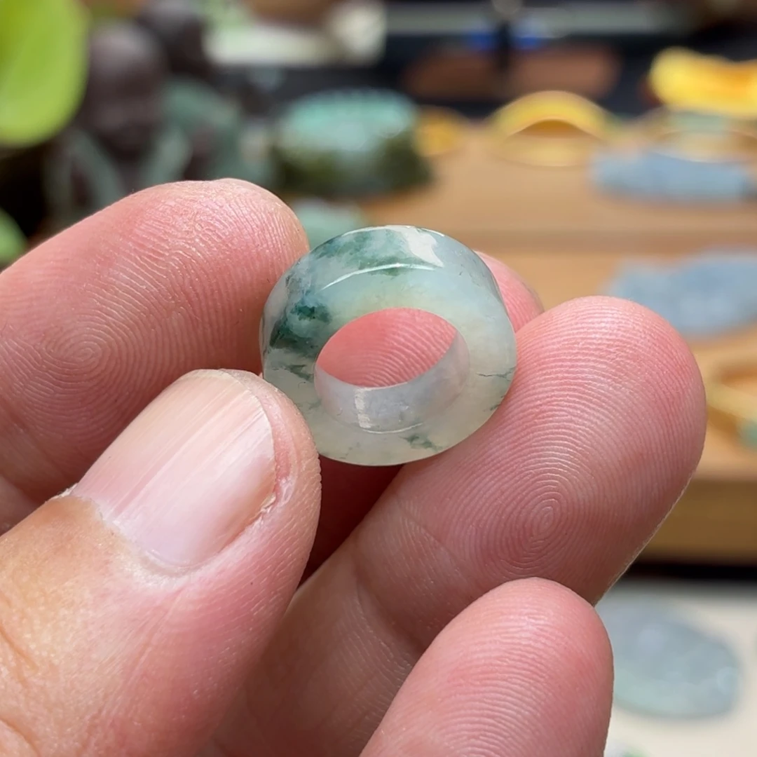 猫***少翡翠未镶嵌颈饰跑环