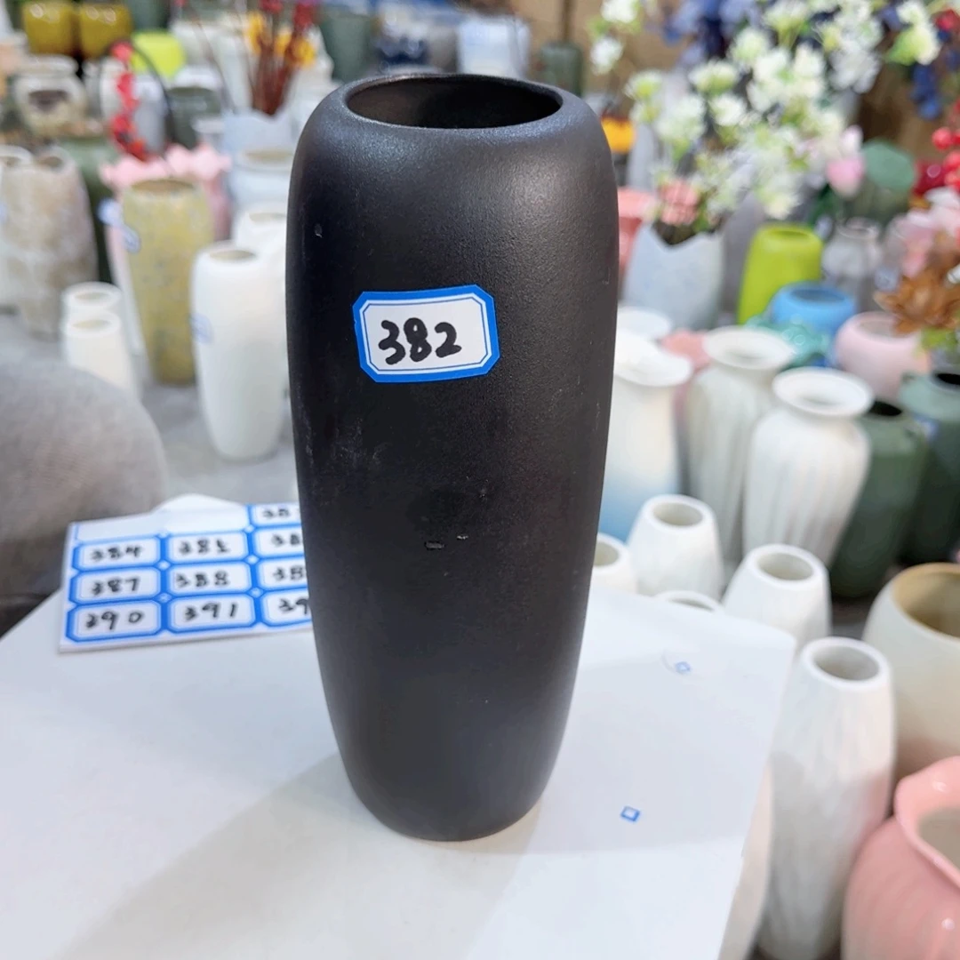 382号陶瓷高24厘米瑕疵一个