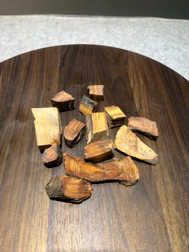 太行崖柏黑油香薰料，高油性边角料，100克一瓶，香味浓郁