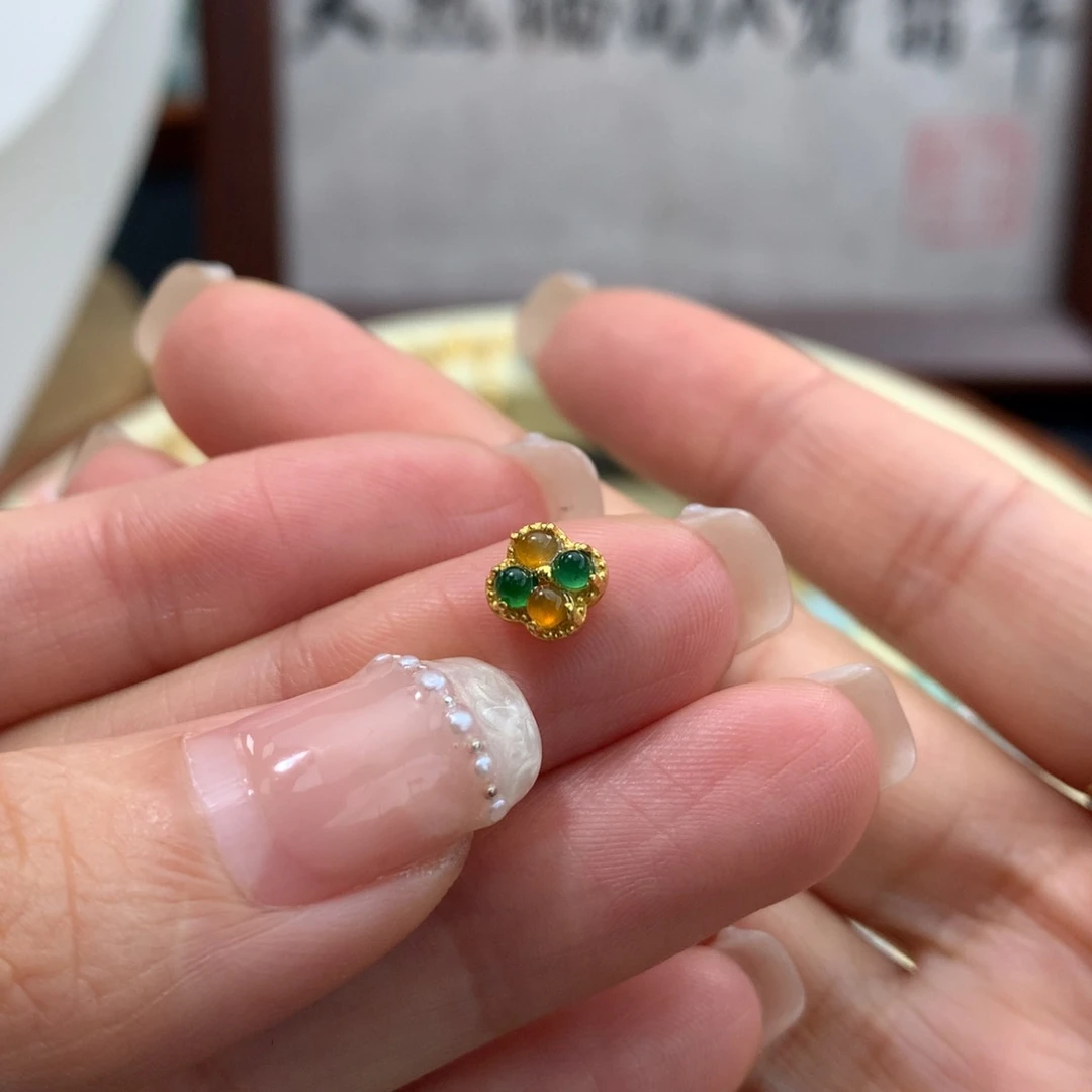 翡翠未镶嵌颈饰路路通