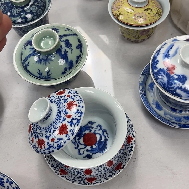 瓷片釉里红缠枝莲三才马蹄盖碗景德镇