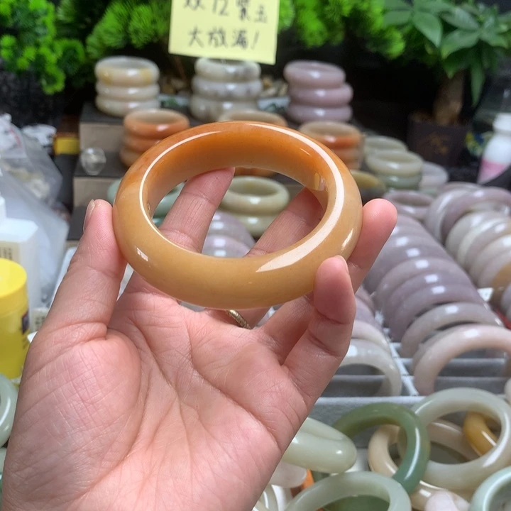 石英质玉未镶嵌手镯