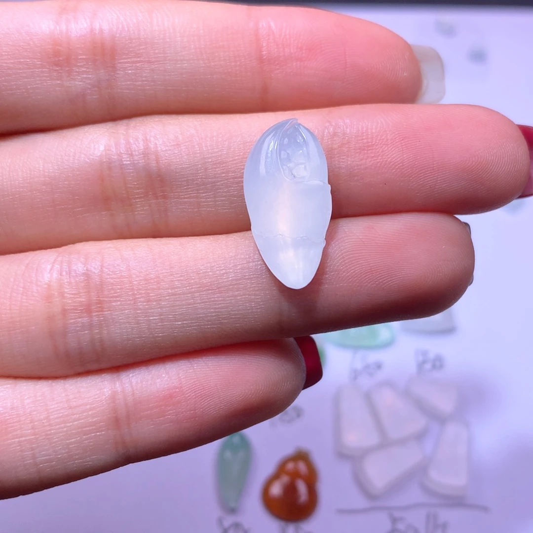 翡翠颈饰未镶嵌蟹钳。    佳宏