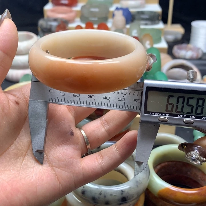 未镶嵌手镯石英质玉