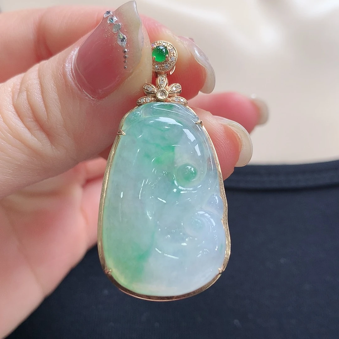 翡翠颈饰18K金镶嵌如意