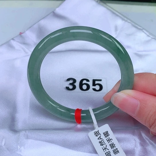 翡翠手镯（圆镯）未镶嵌