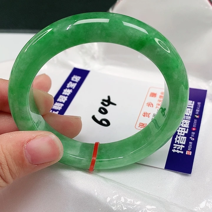 翡翠手镯未镶嵌翡翠