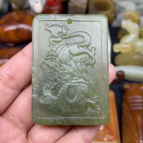 未镶嵌蛇纹石玉颈饰33