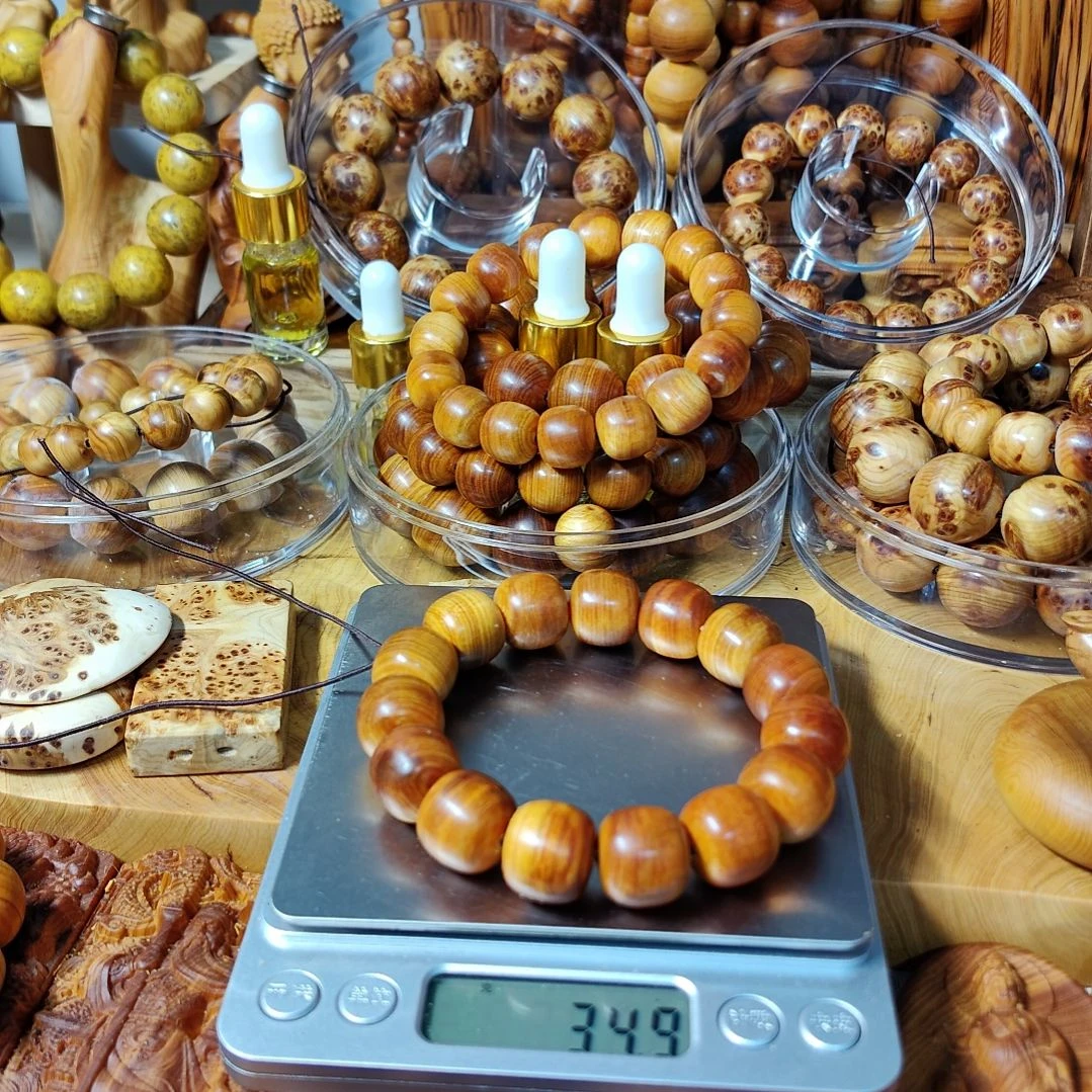 哈***?太行崖柏手工艺品