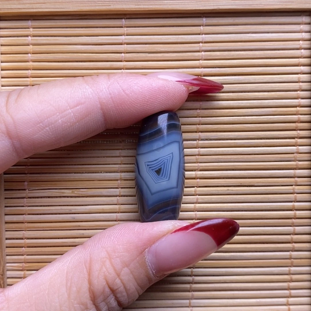 设***张玛瑙/玉髓未镶嵌珠宝半成品