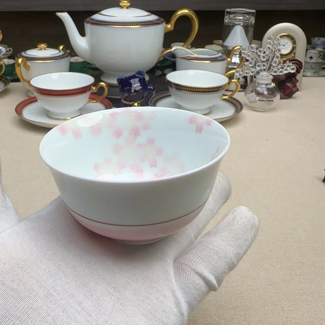 瓷片新号开播。点点关注