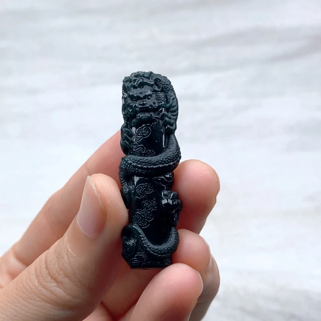 颈饰未镶嵌翡翠盘龙柱