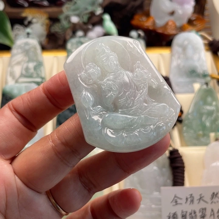 翡翠未镶嵌颈饰玉