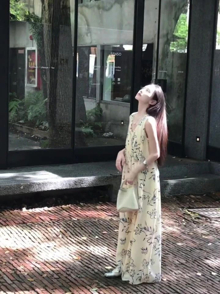 法式复古度假风印花无袖连衣裙2025夏季新款时尚减龄简约宽松长裙