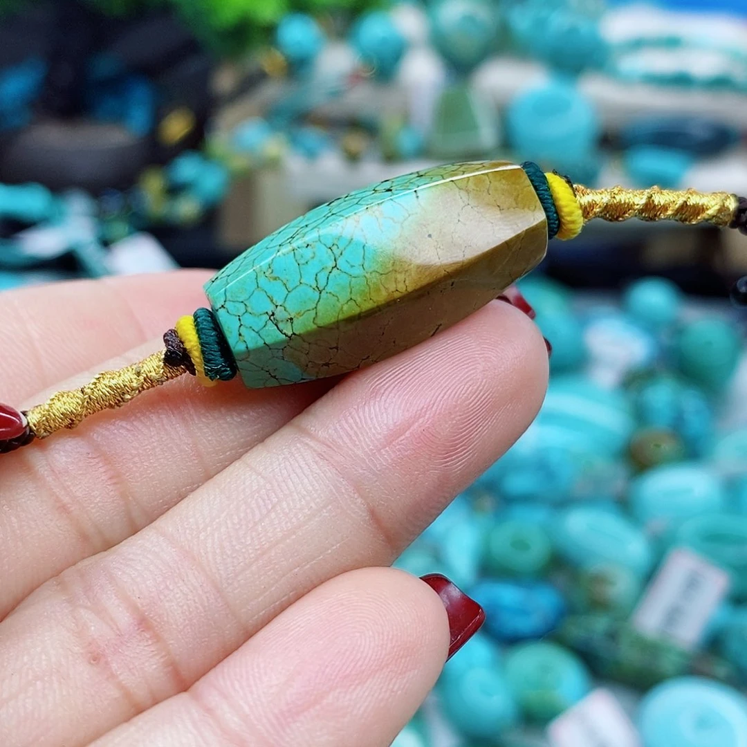 绿松石颈饰未镶嵌