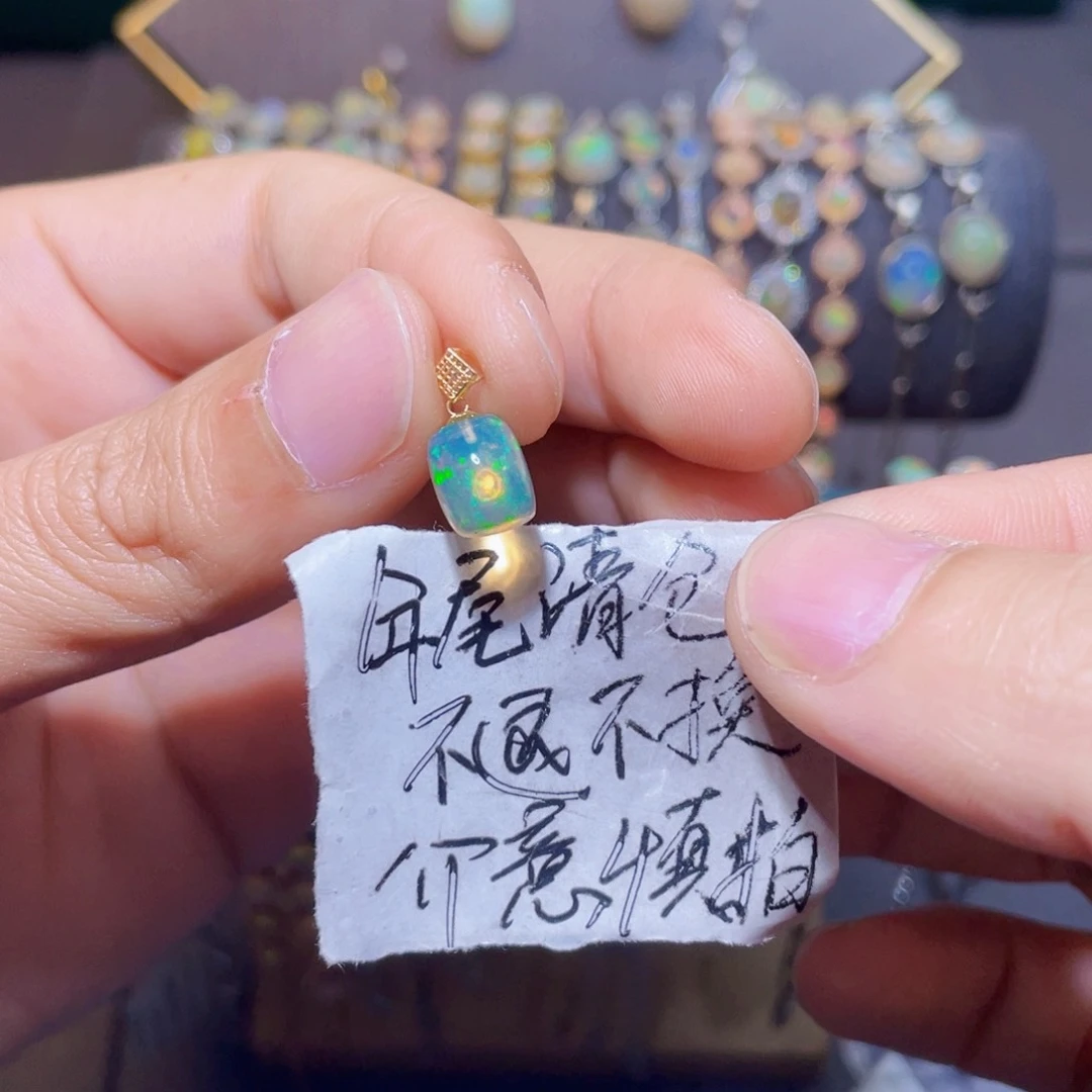 欧泊吊坠）18K金镶嵌小****）