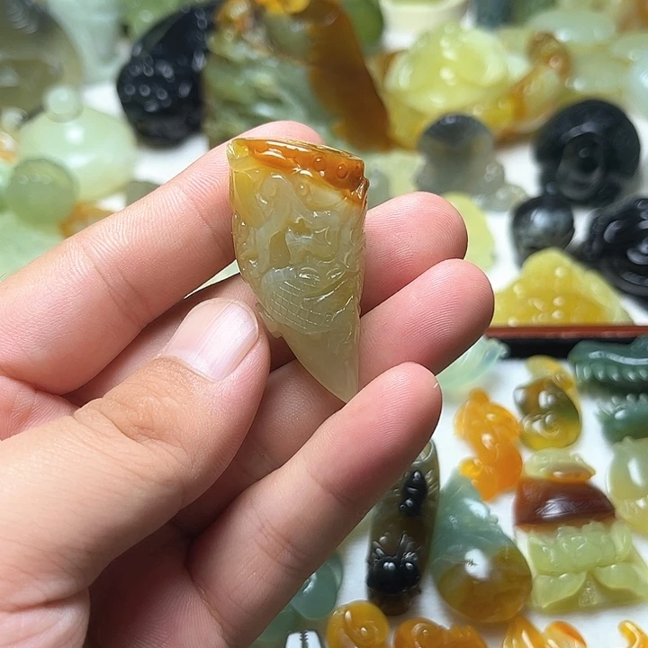 未镶嵌蛇纹石玉颈饰