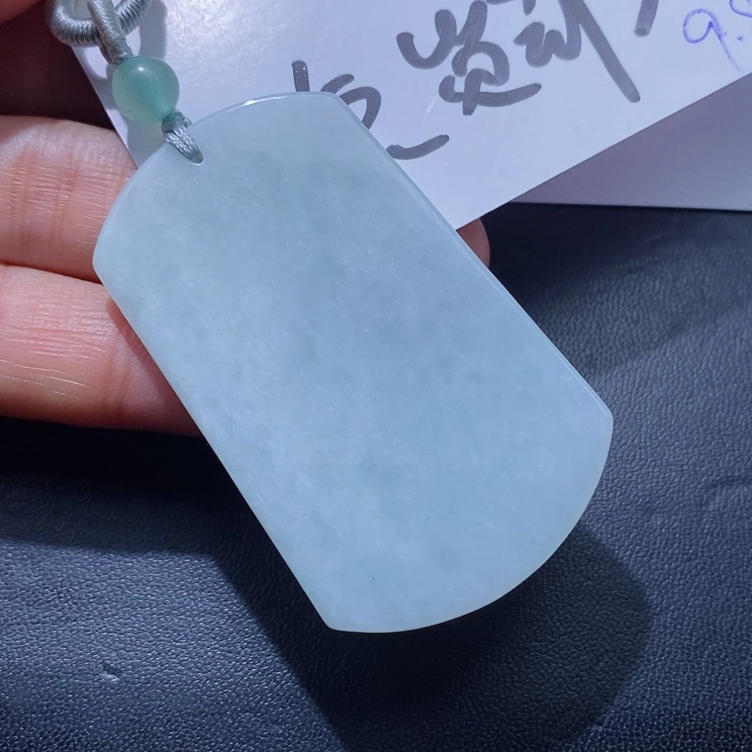 翡翠颈饰未镶嵌晓*?翡翠