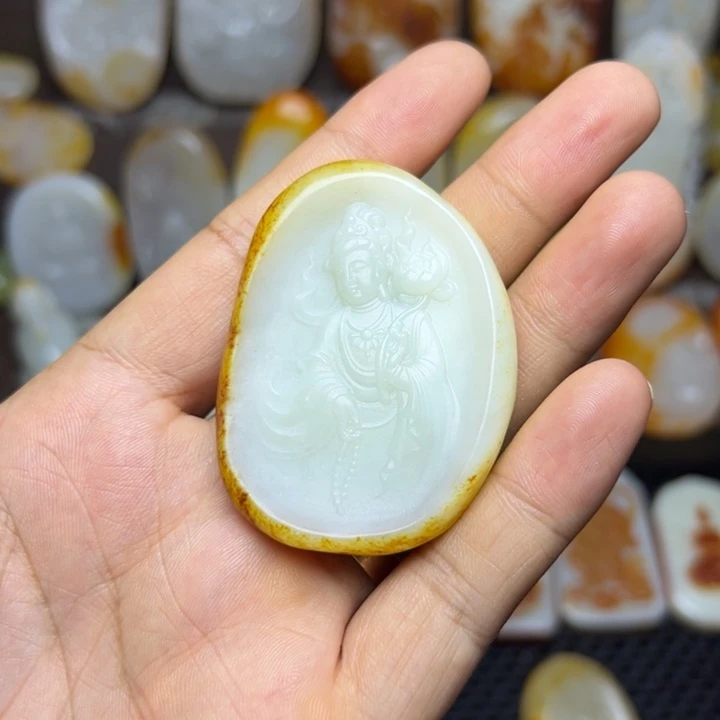 一***。和田玉未镶嵌颈饰