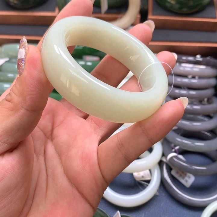 【闪购商品】未镶嵌手镯和田玉