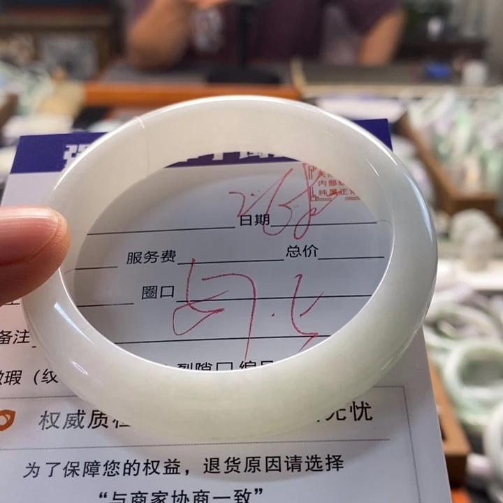 翡翠手镯未镶嵌翡翠手镯未镶嵌