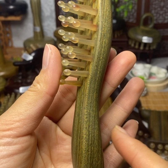 绿檀30齿梳头羊角按摩
