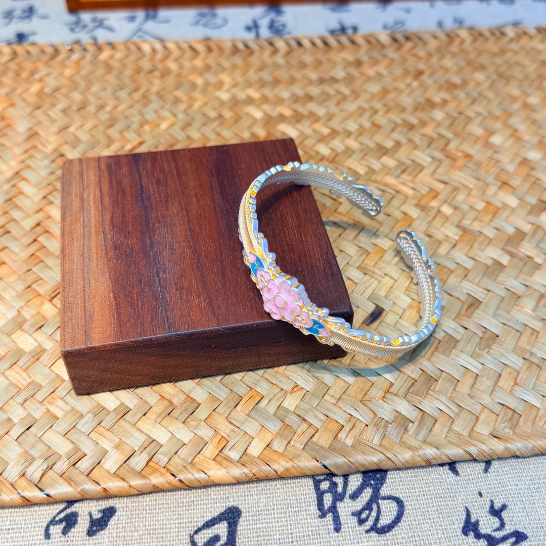 【抓紧处理】过年礼物ins风轻奢女款生肖挂饰 SZ233