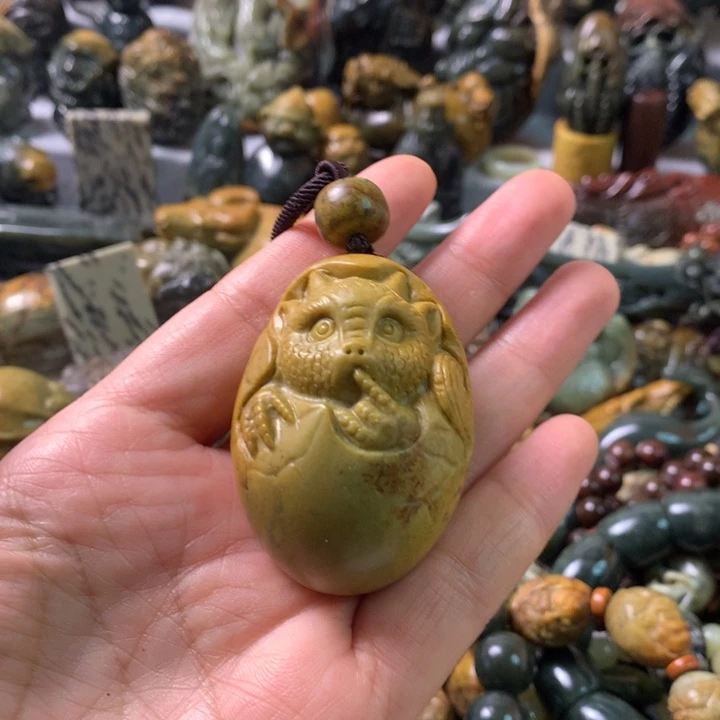 未镶嵌蛇纹石玉挂件