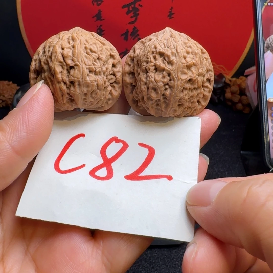 文玩核桃把件骑****蜂黄金蟒