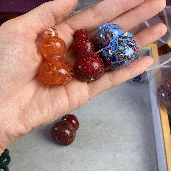 心****琉璃手工艺品其中一个带绳子