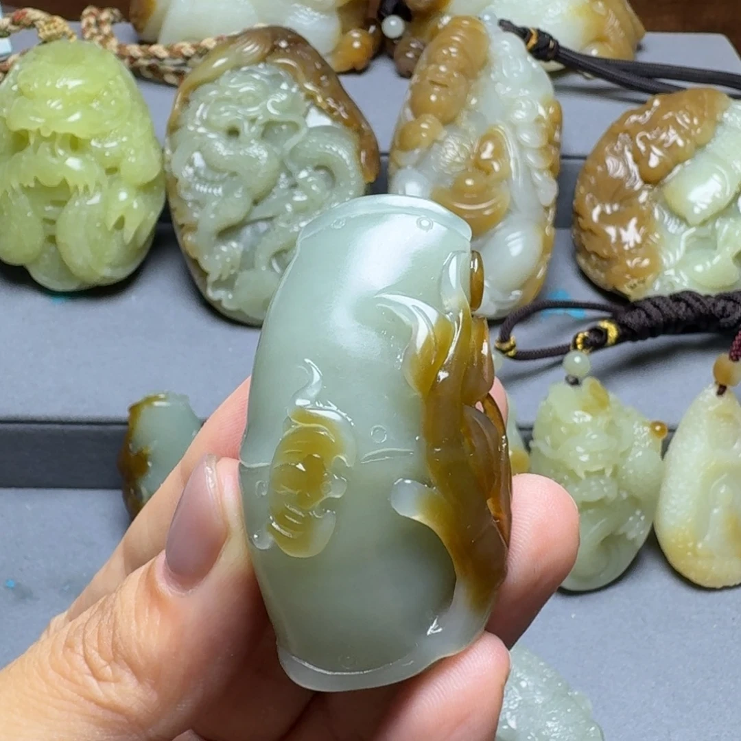 颈饰未镶嵌和田玉