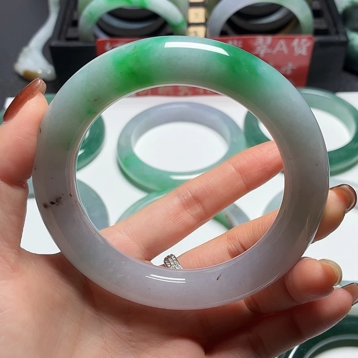 蓝***蓝翡翠未镶嵌手镯61圆条白底青无纹裂