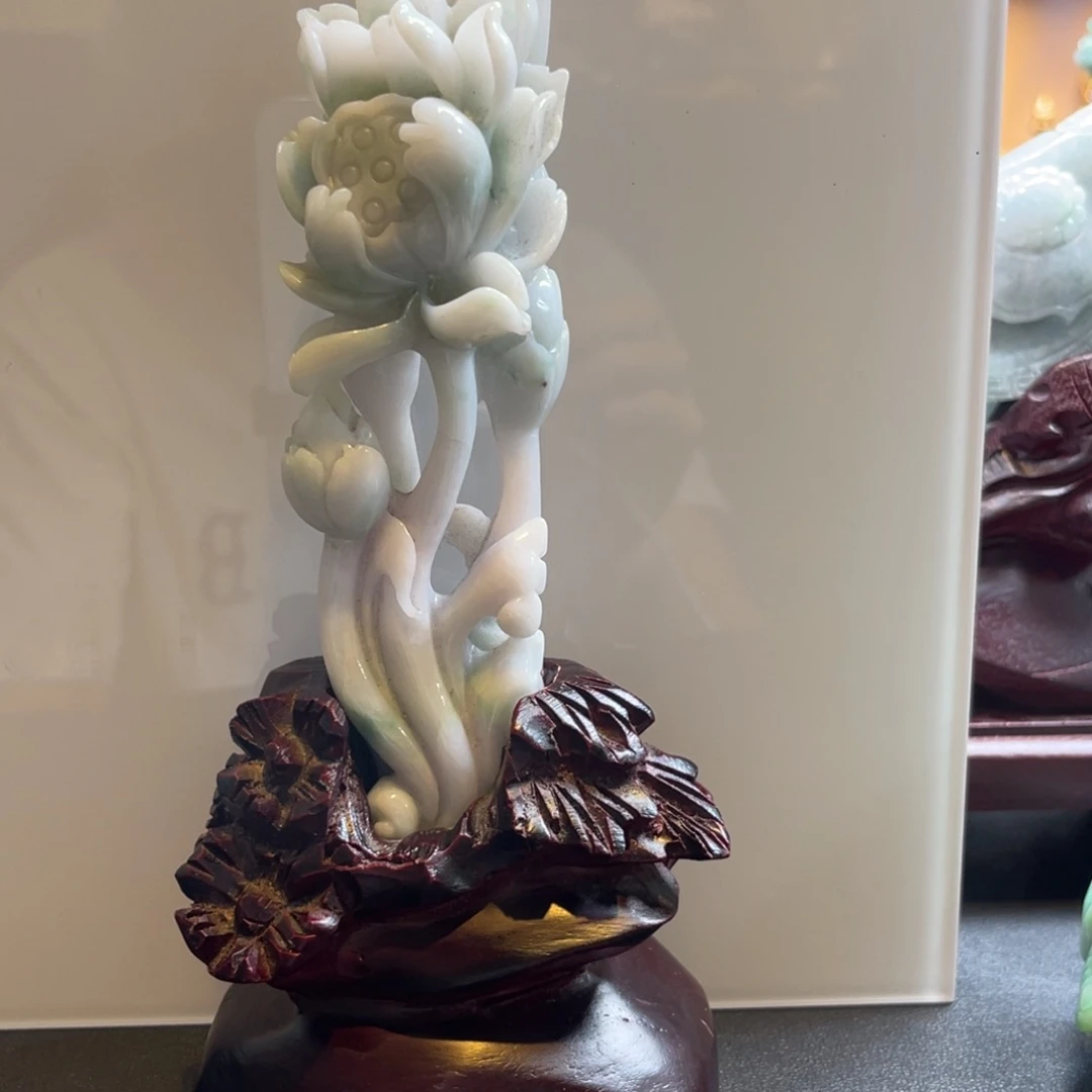 翡翠摆件未镶嵌莲花