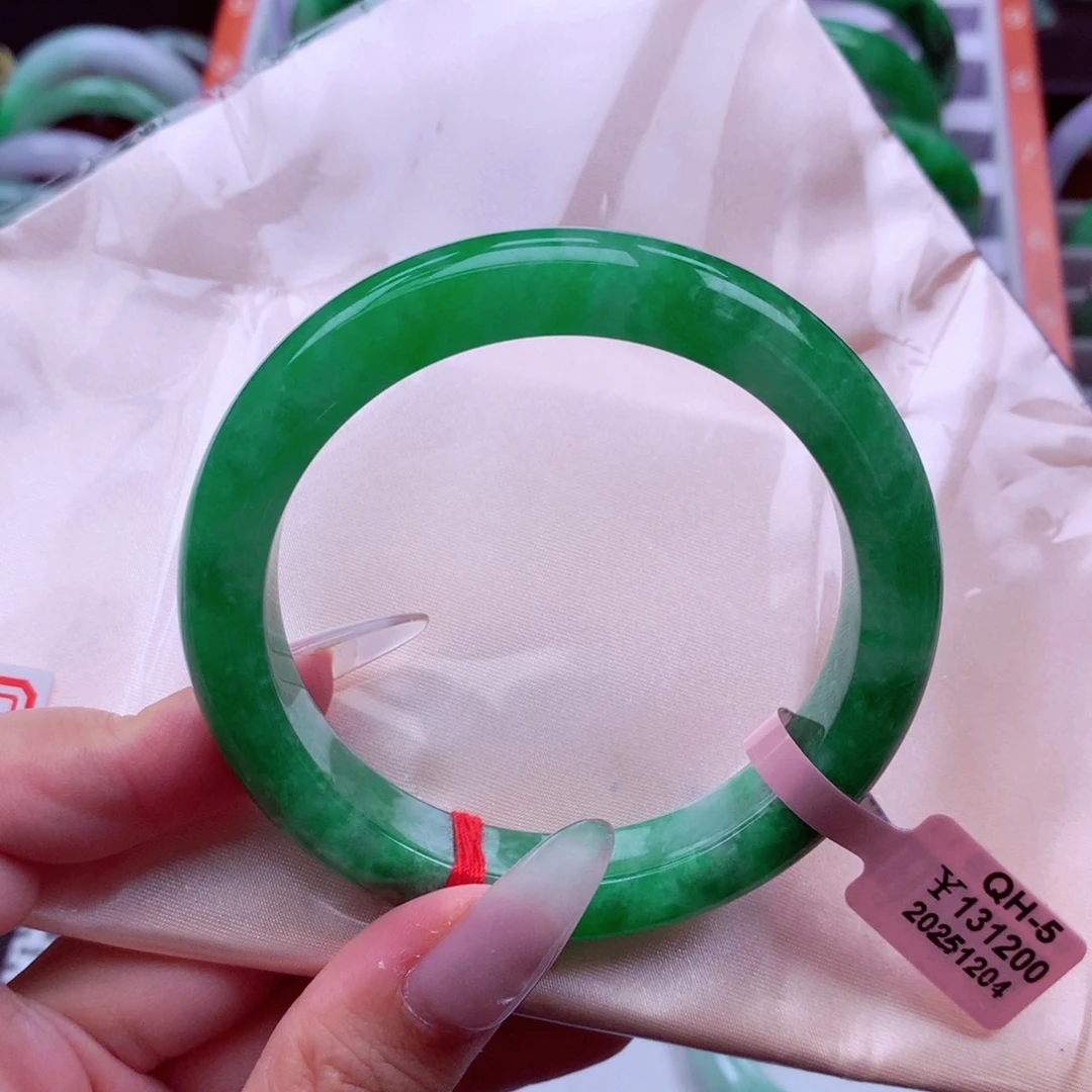 翡翠未镶嵌手镯翡翠