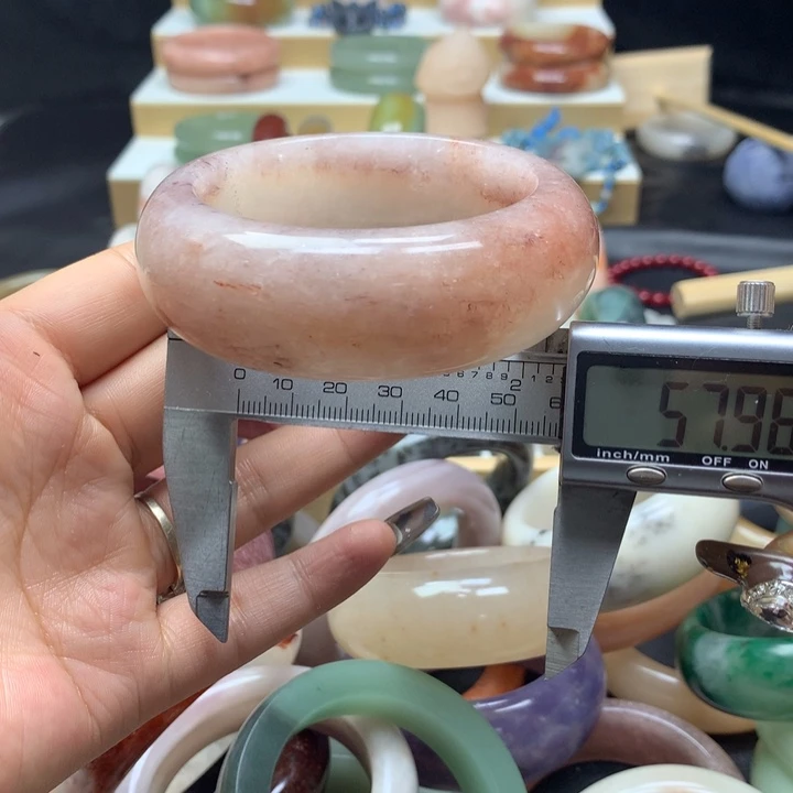 未镶嵌手镯石英质玉