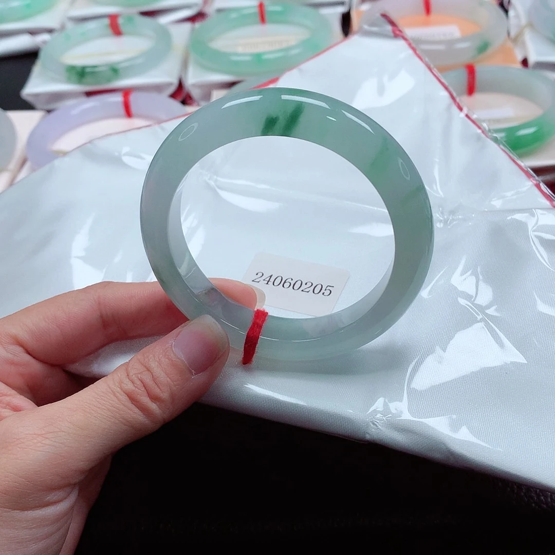 翡翠手镯未镶嵌天然A货翡翠手镯