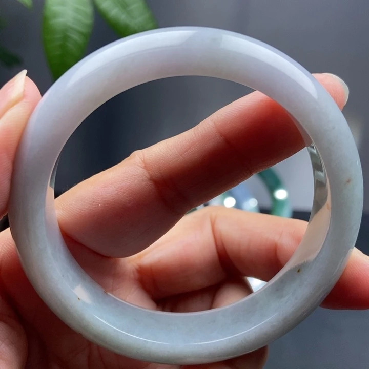 翡翠手镯未镶嵌翡翠手镯