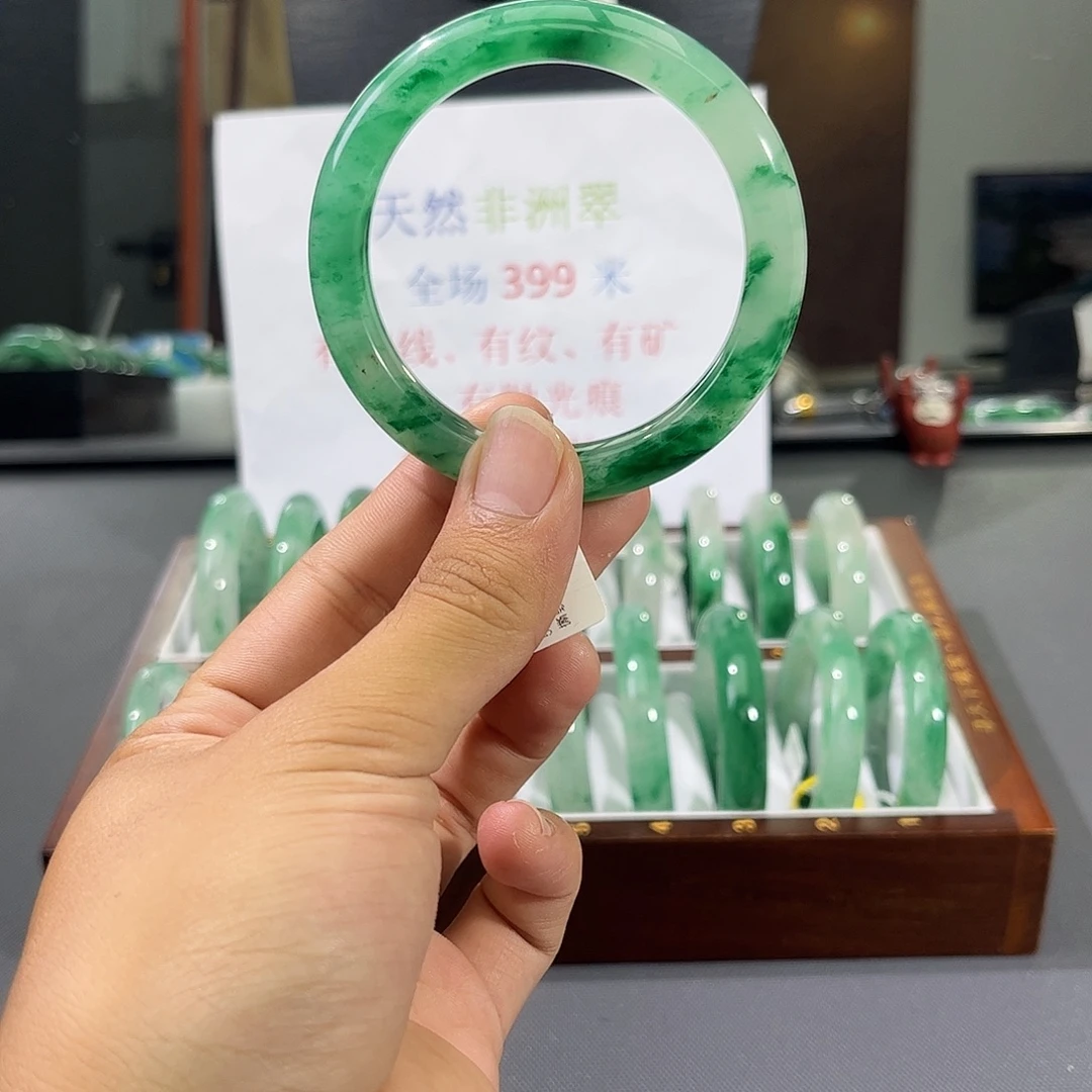 未镶嵌手镯石英质玉