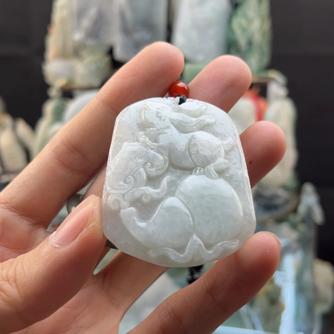 颈饰未镶嵌翡翠兔子