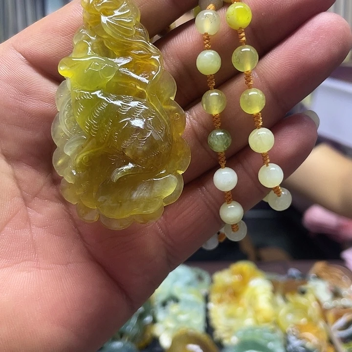 未镶嵌蛇纹石玉颈饰