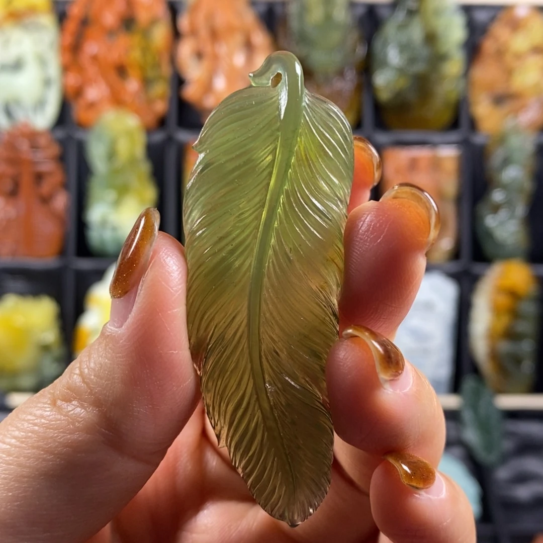 蛇纹石玉颈饰合金