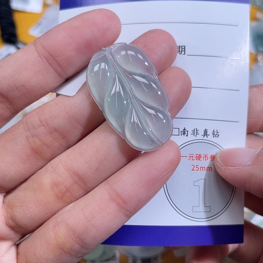 鲤***鲤颈饰未镶嵌翡翠叶子