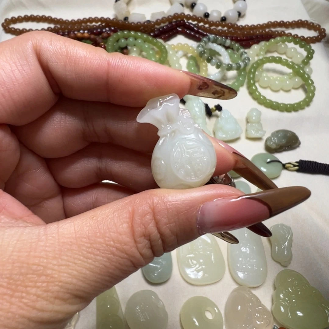 和田玉（糖玉）未镶嵌颈饰赠品精美礼品赠送