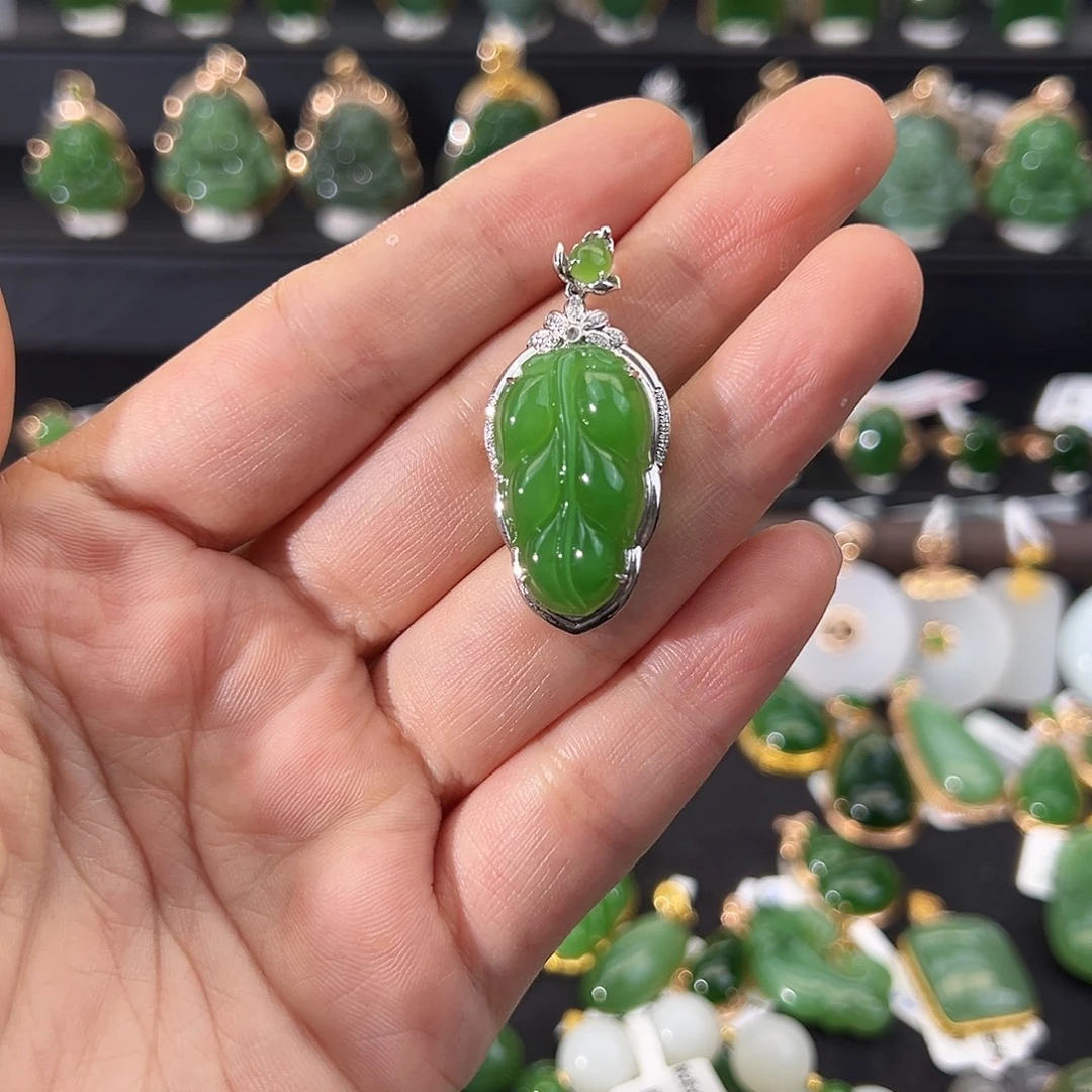 和田玉18K金镶嵌颈饰