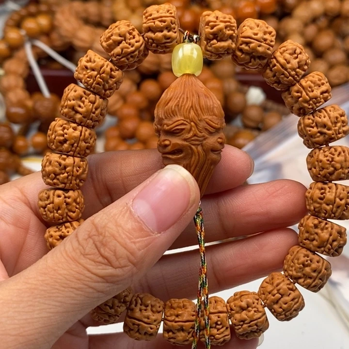 橄榄核吊坠金刚大圣