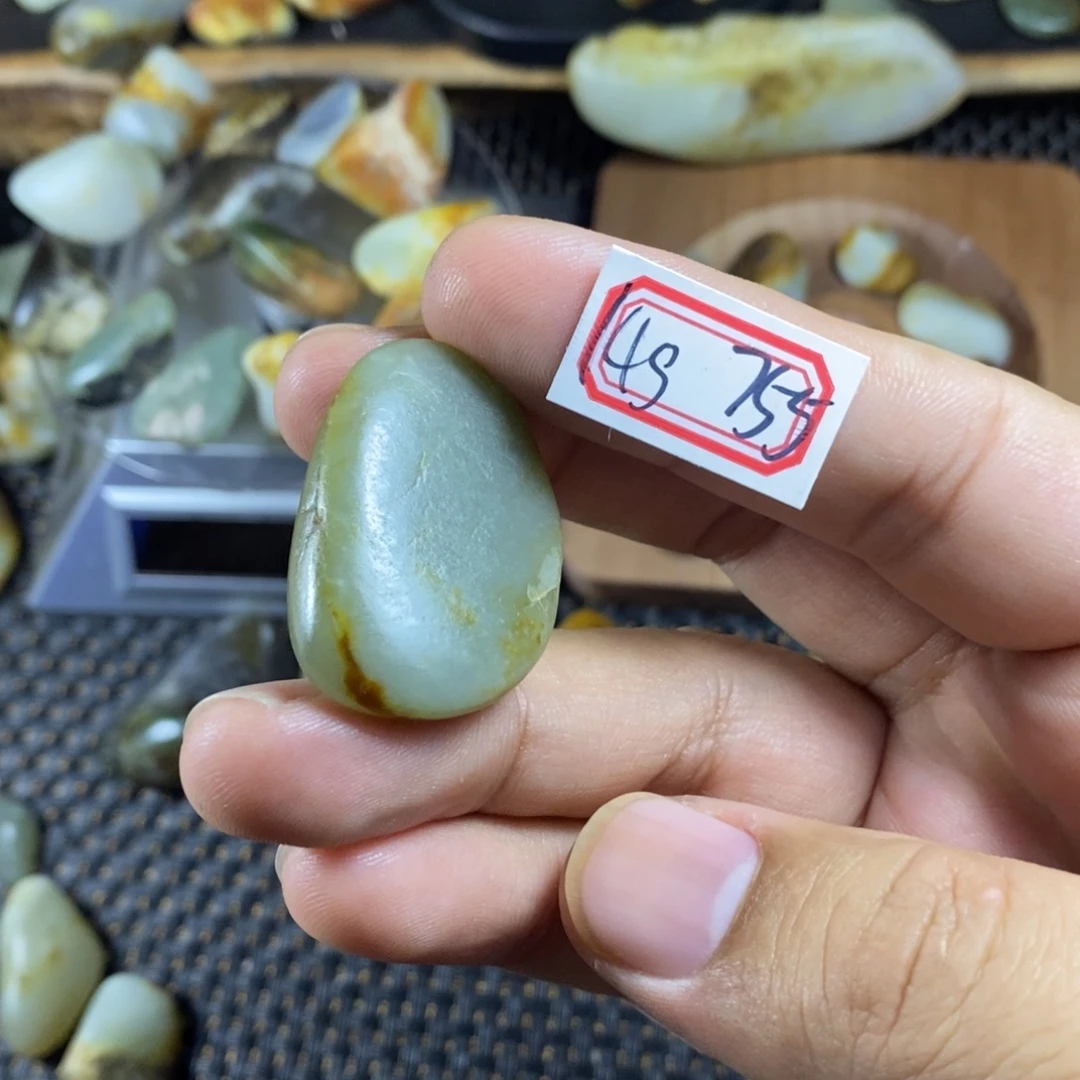 和田玉（糖玉）未镶嵌挂件
