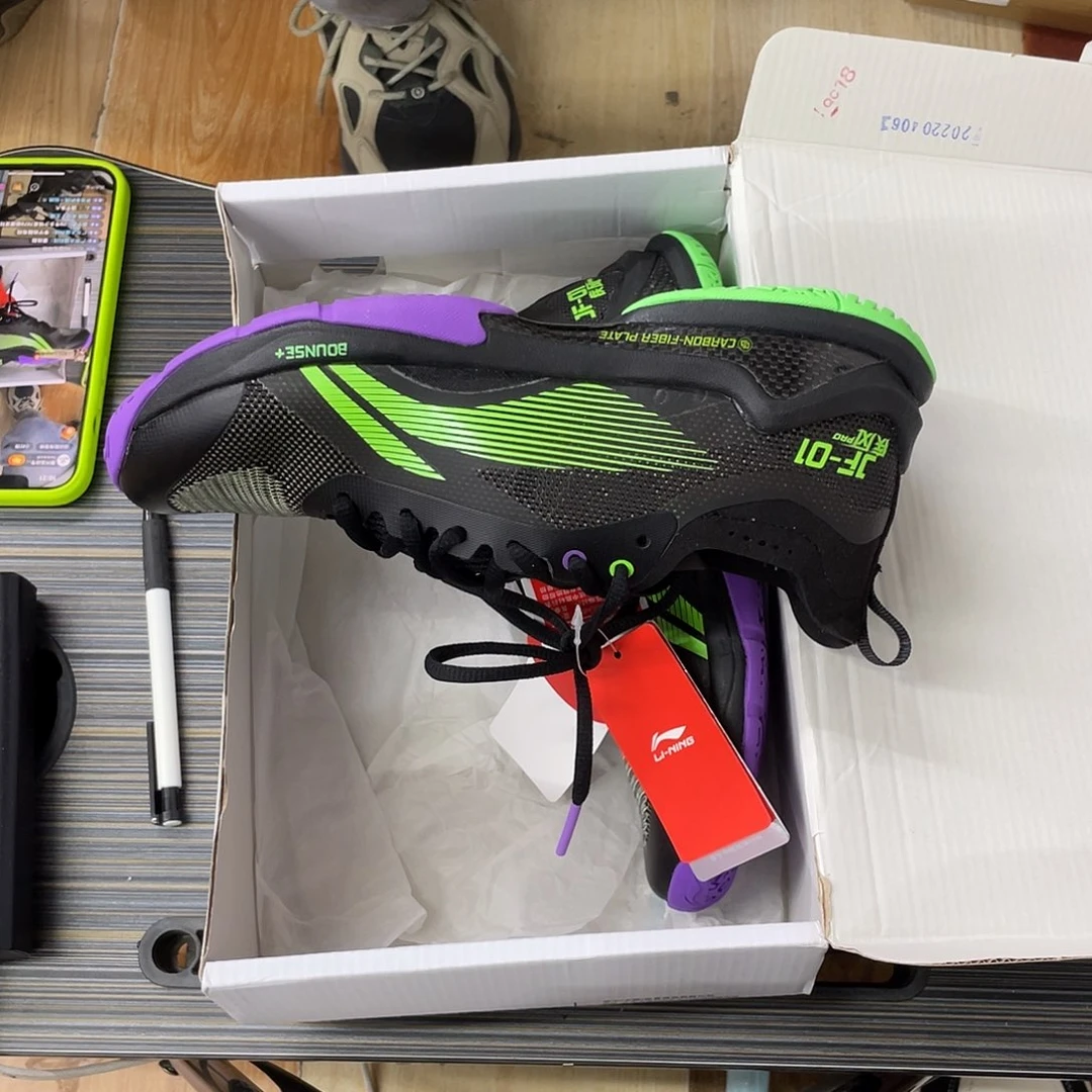 86号李宁羽毛球鞋37.225