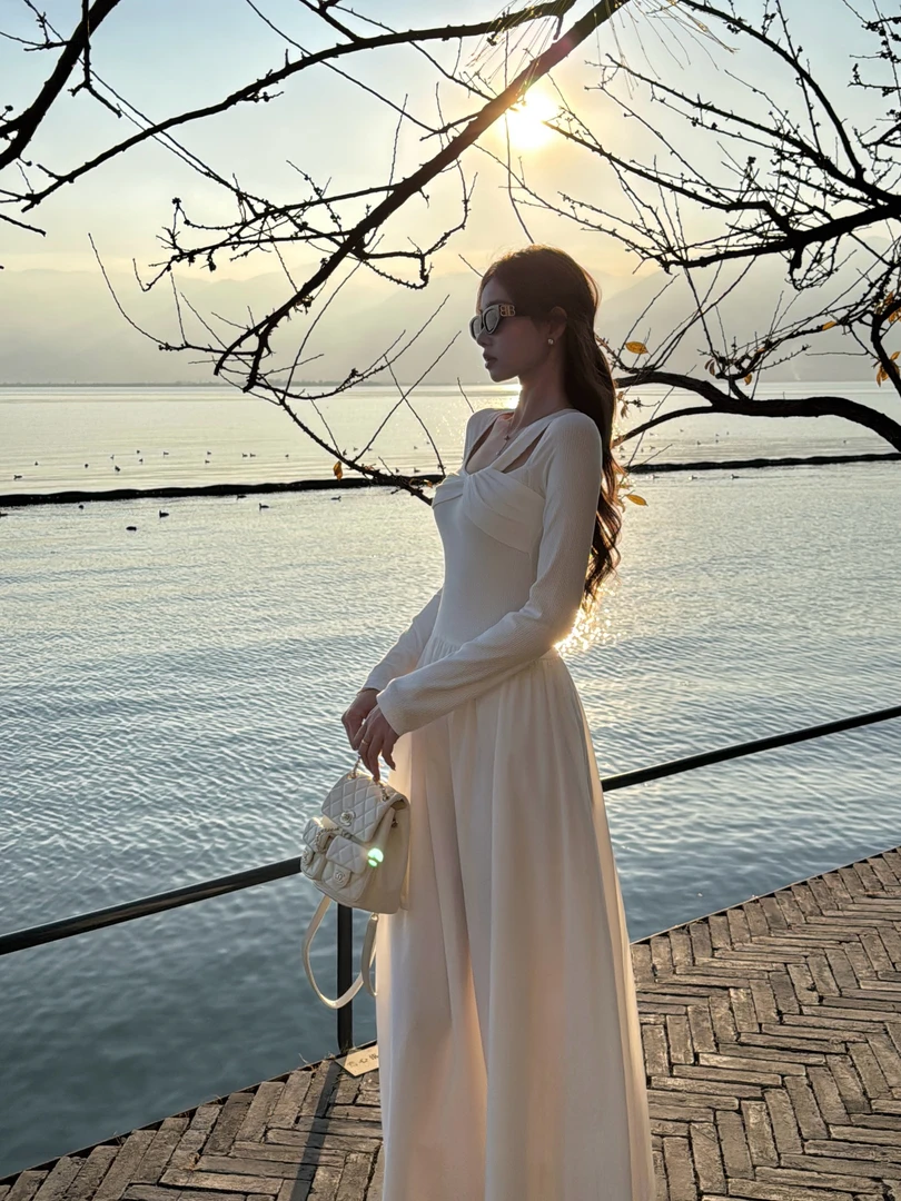 EIA一尧【氧气学姐】春夏温柔气质扭结连衣裙显瘦设计感优雅小白裙